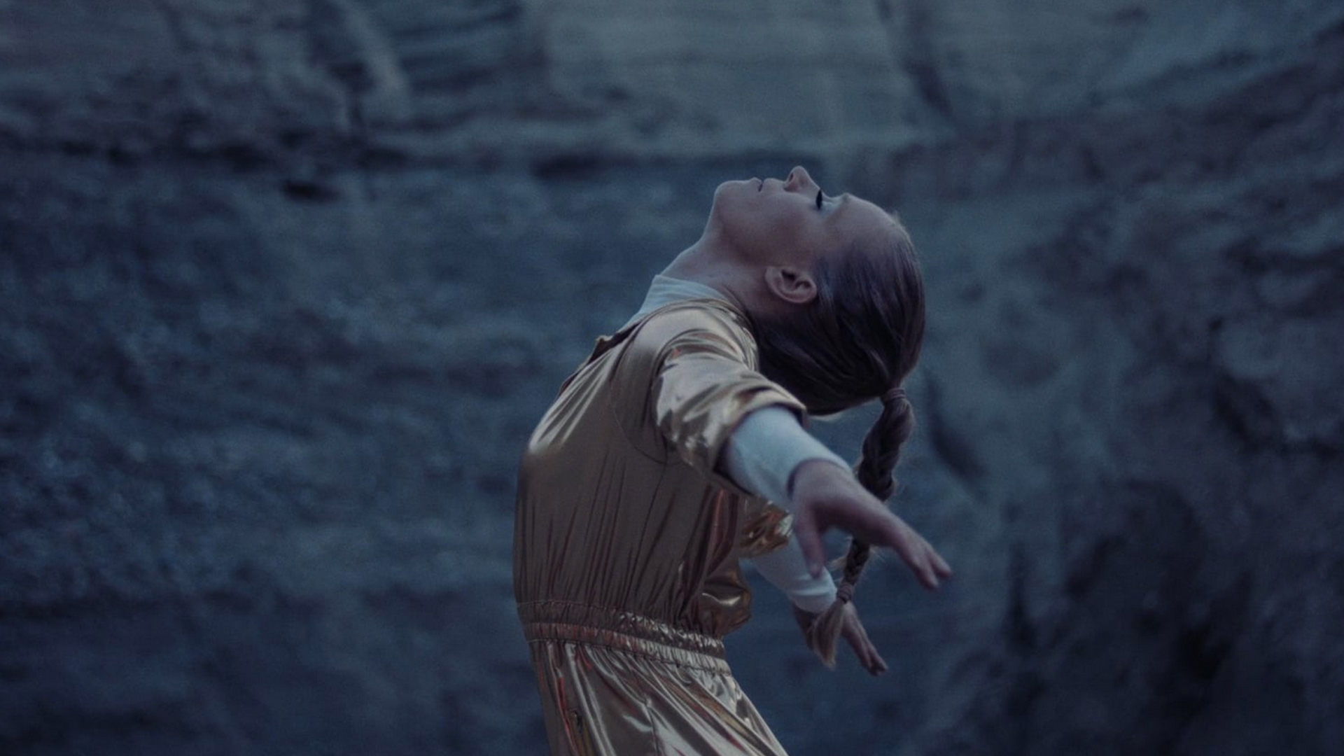 Still aus dem Musikvideo «Eutropic – Awake»